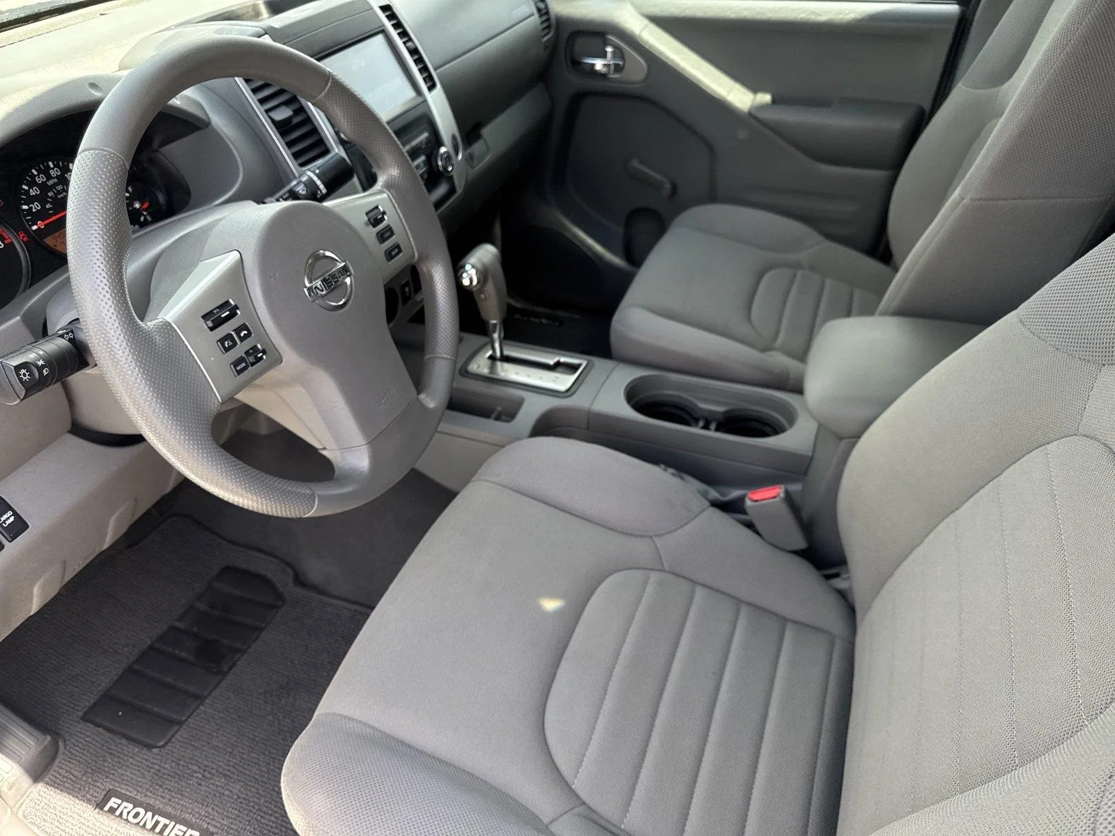 Used 2019 Glacier White Nissan S image 10