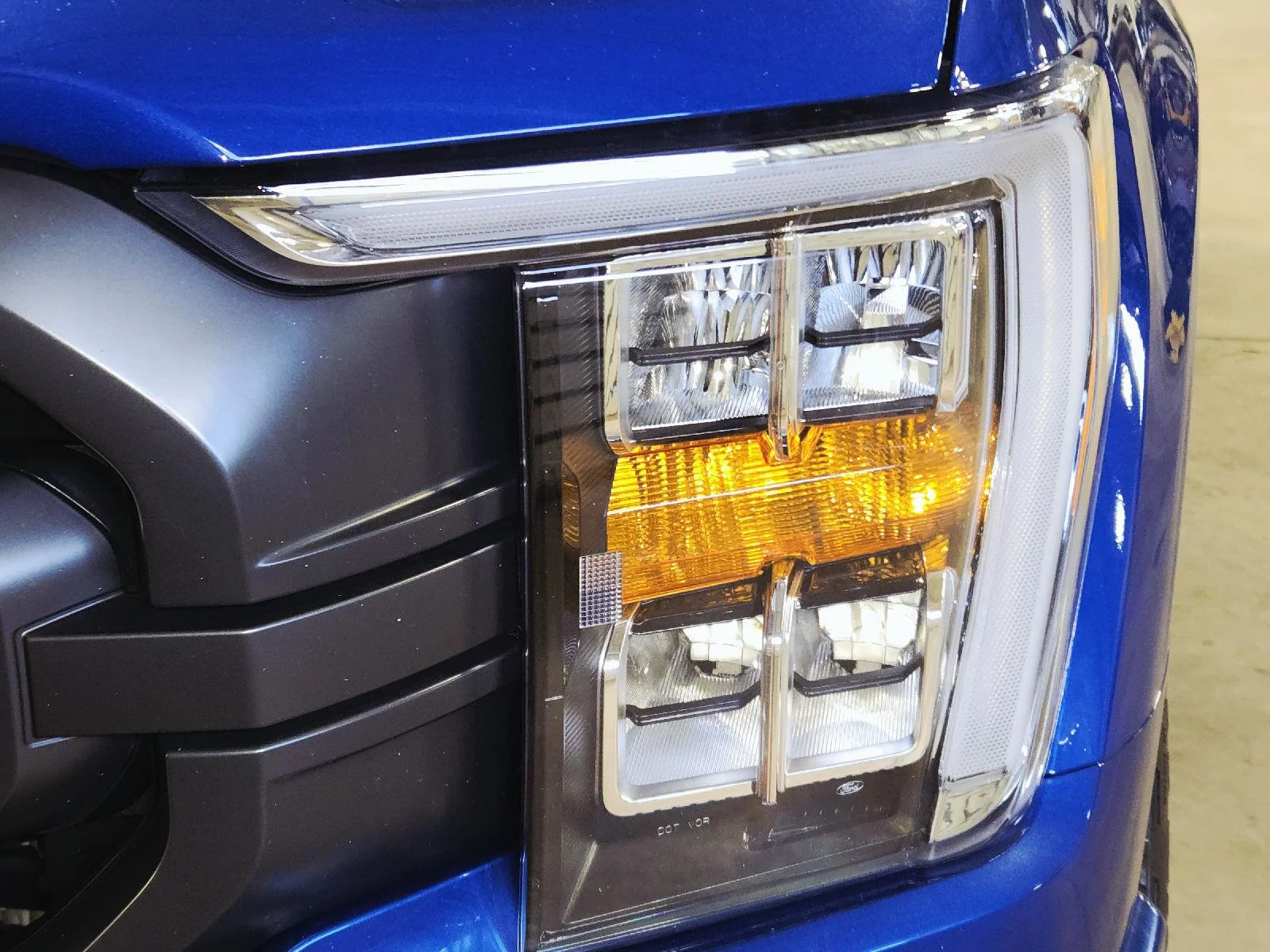 Used 2023 Atlas Blue Ford XLT image 9