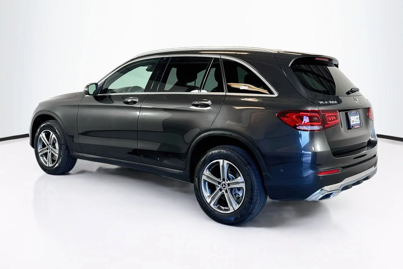 Used 2022 Graphite Grey Metallic Mercedes-Benz GLC 300 image 7