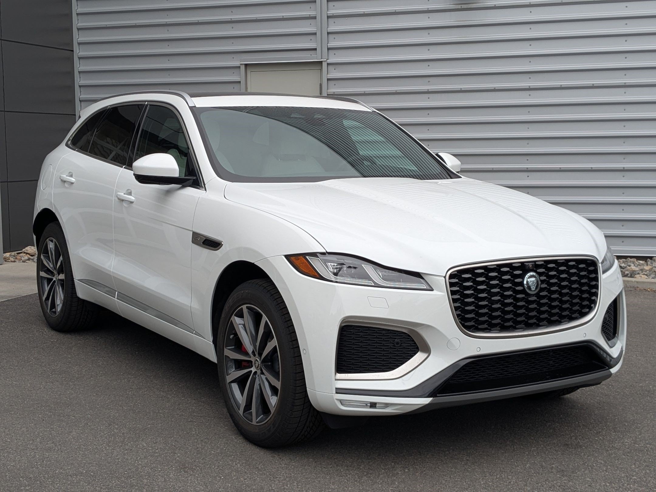New 2026 Fuji White JAGUAR  P400 R-DYNAMIC S image 3