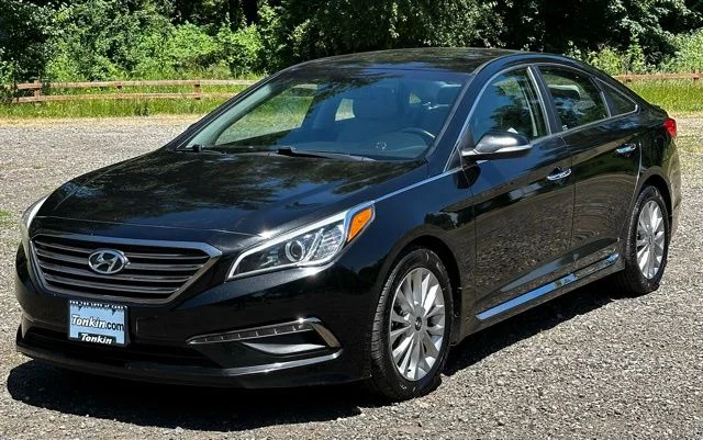 Used 2015 Phantom Black Hyundai Limited image 4