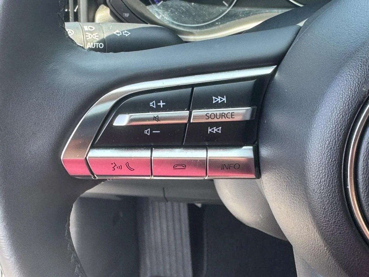 Used 2025 Wind Chill Pearl Mazda Premium Plus image 22