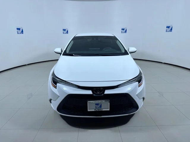 Used 2022 White Toyota LE image 3