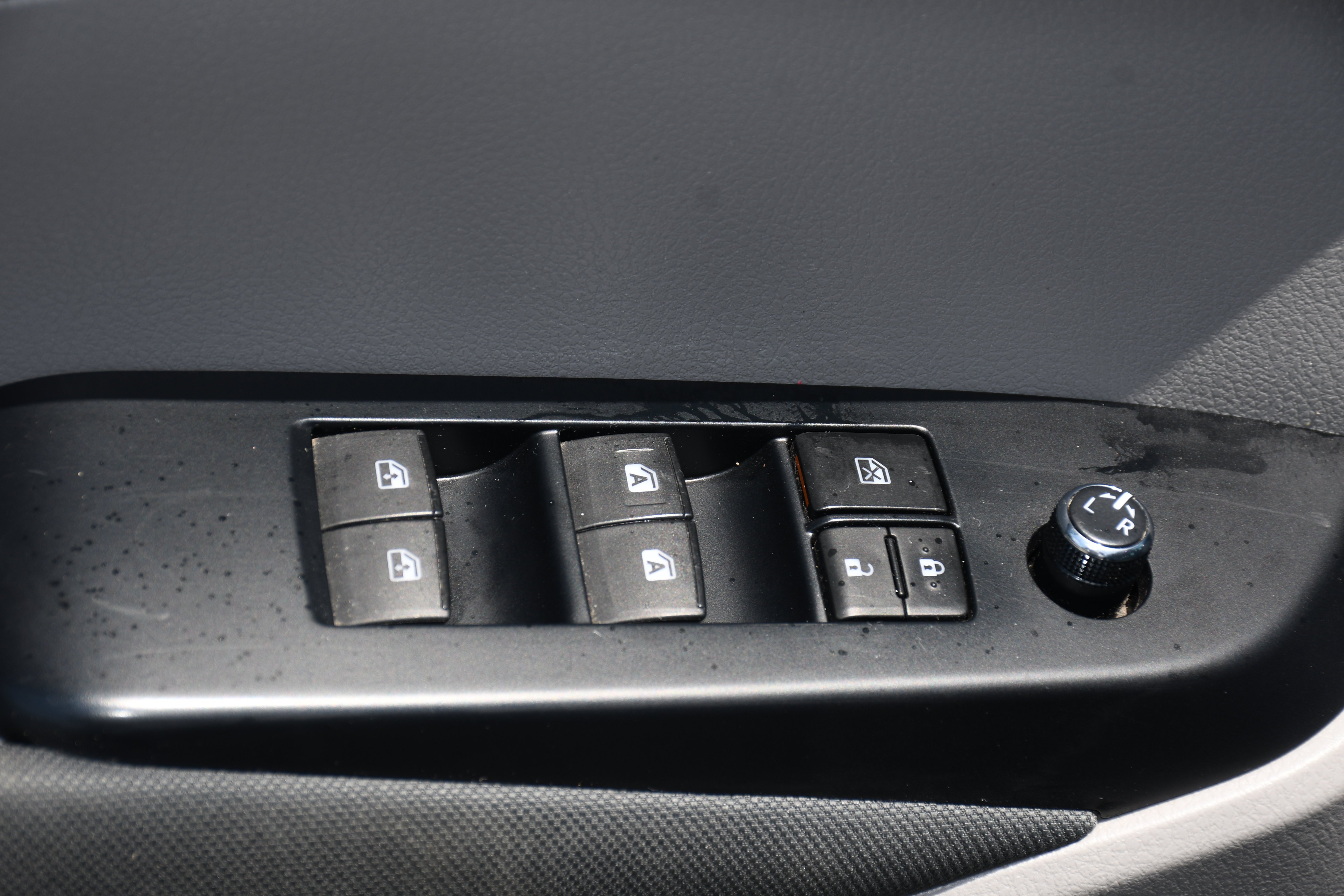 Used 2019 Gray Toyota LE image 9