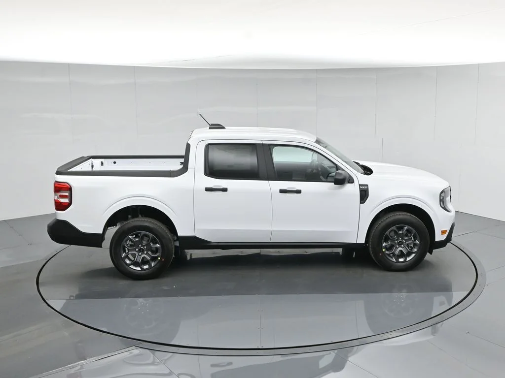 New 2026 Oxford White Ford XLT image 37