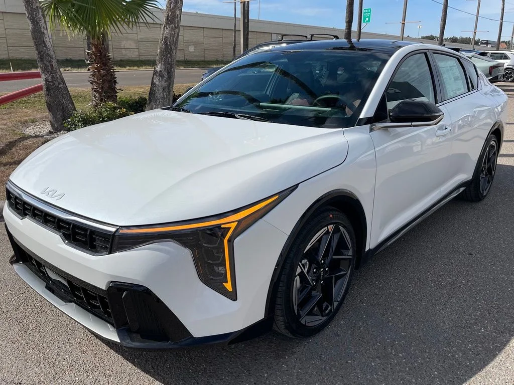 New 2026 White Kia GT-Line image 3
