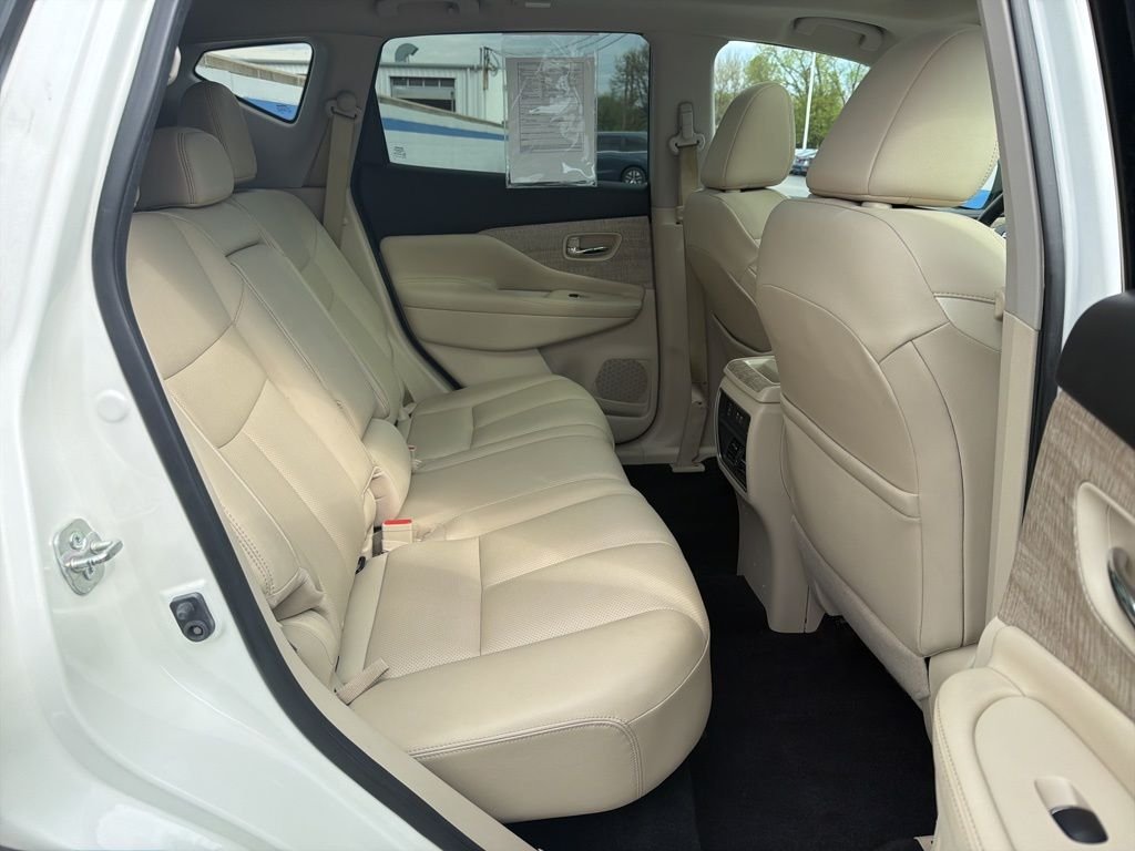 Used 2019 White Nissan SL image 23