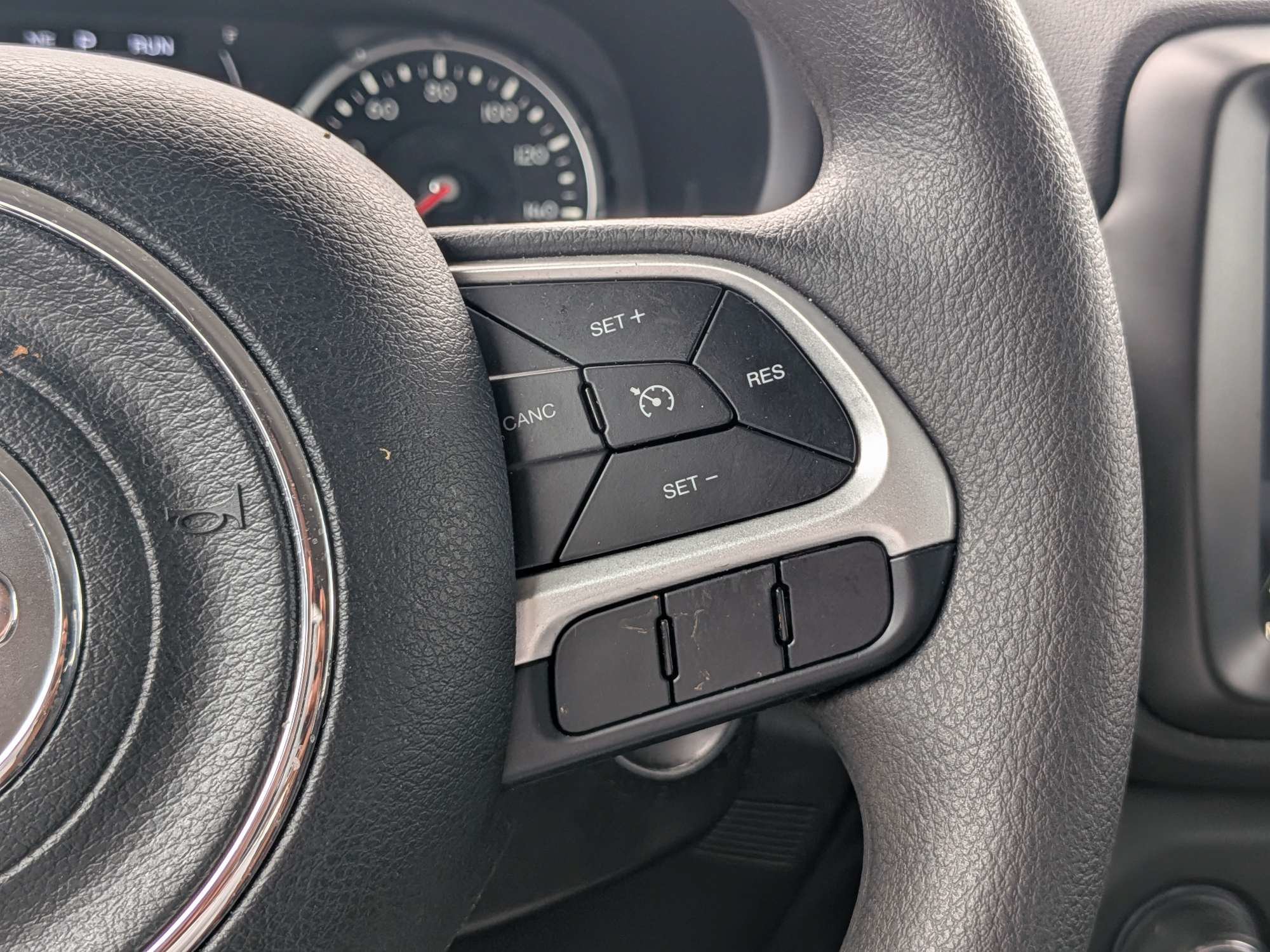 Used 2023 White Jeep Latitude image 22