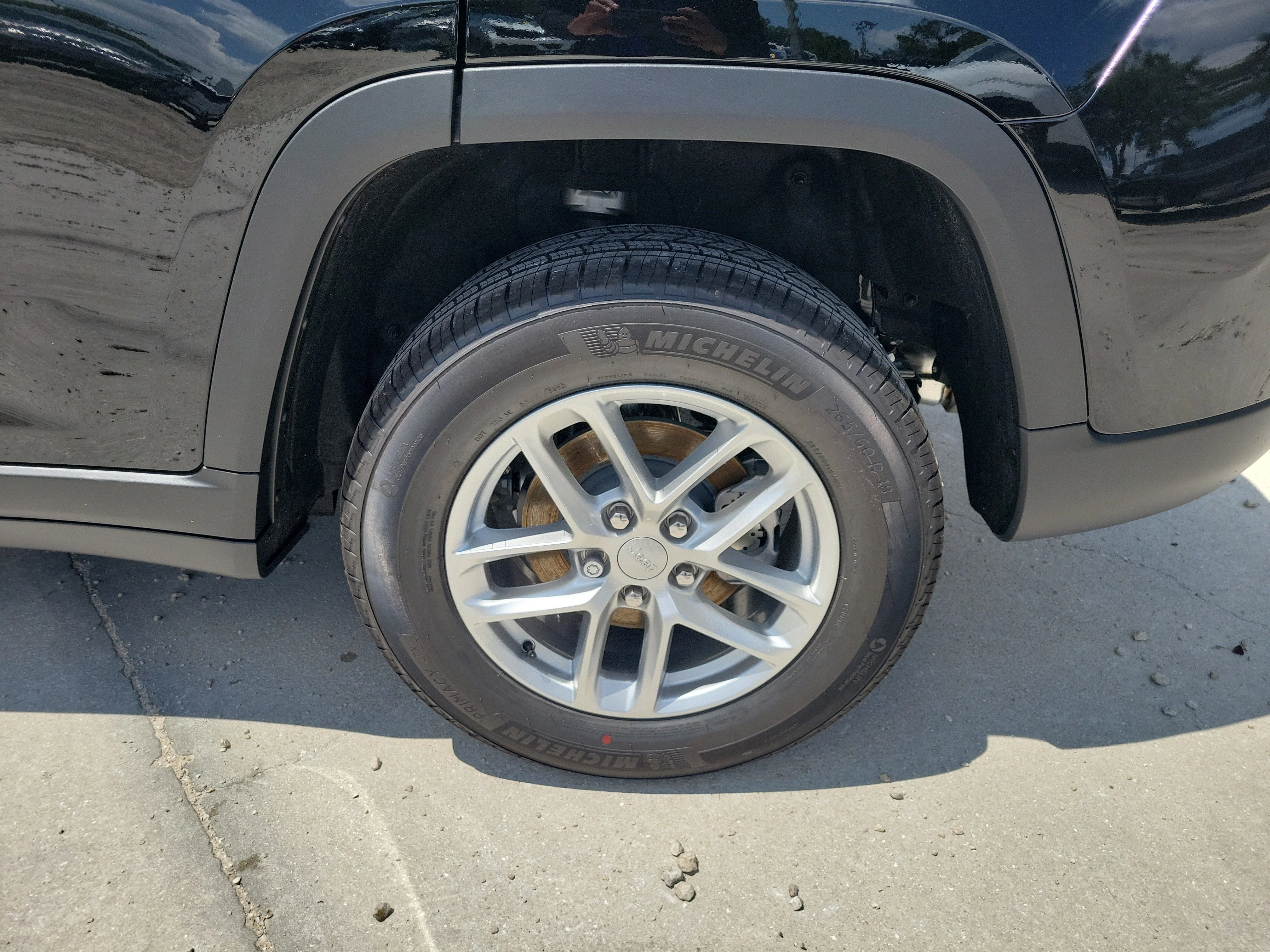 New 2026 Diamond Black Crystal Pearlcoat Jeep Laredo X image 7