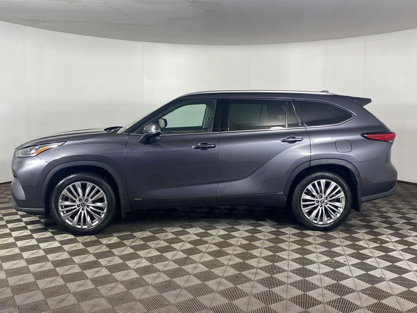Used 2022 Magnetic Gray Metallic Toyota Platinum image 3