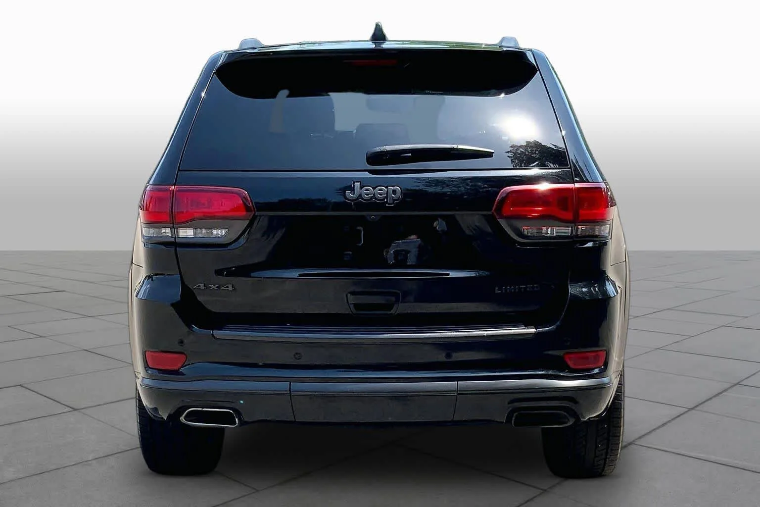 Used 2020 Diamond Black Crystal Pearlcoat Jeep Limited X image 5