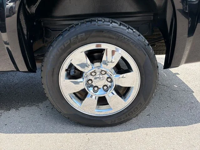 Used 2011 Black GMC SLT image 31