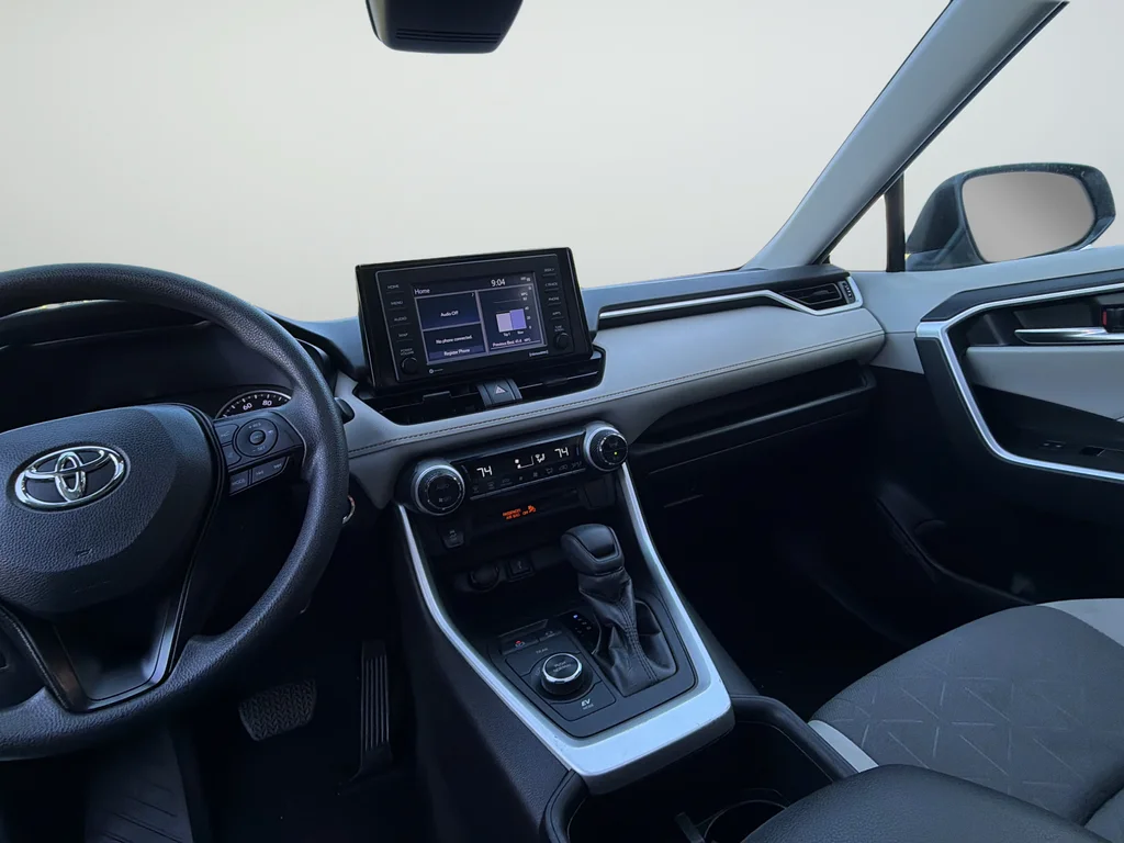 Used 2022 White Toyota XLE image 11