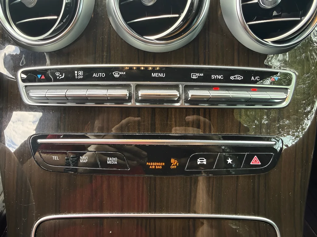 Used 2022  Mercedes-Benz GLC 300 image 27