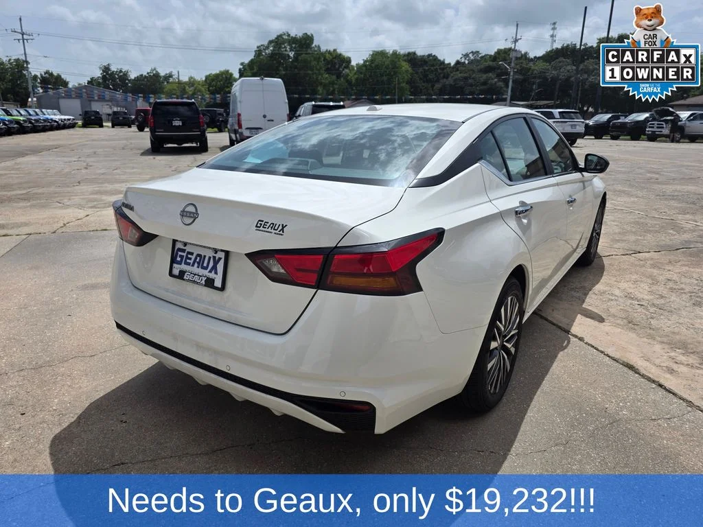 Used 2025 White Nissan 2.5 SV image 10