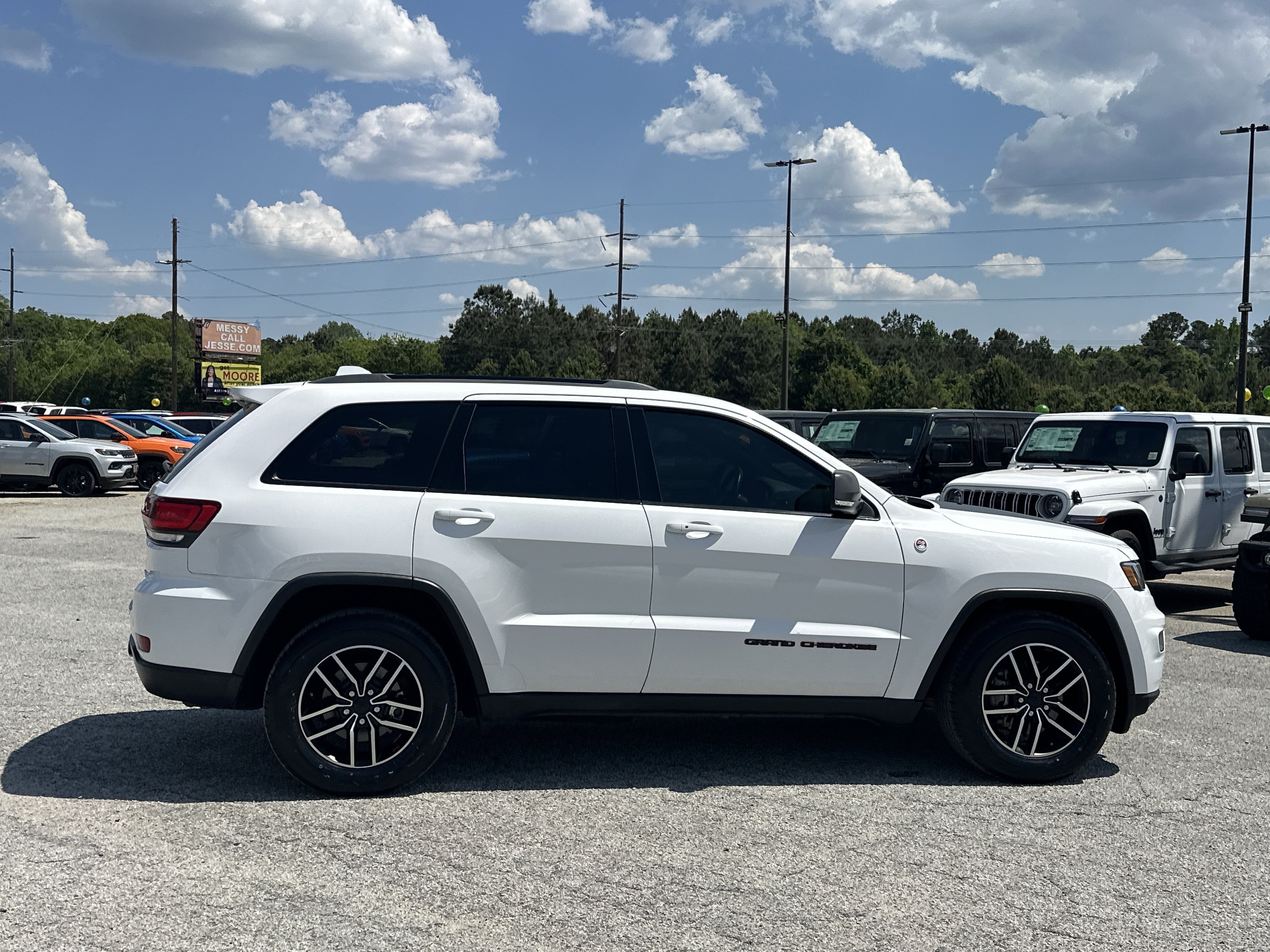 Used 2020 Bright White Clearcoat Jeep Trailhawk image 9