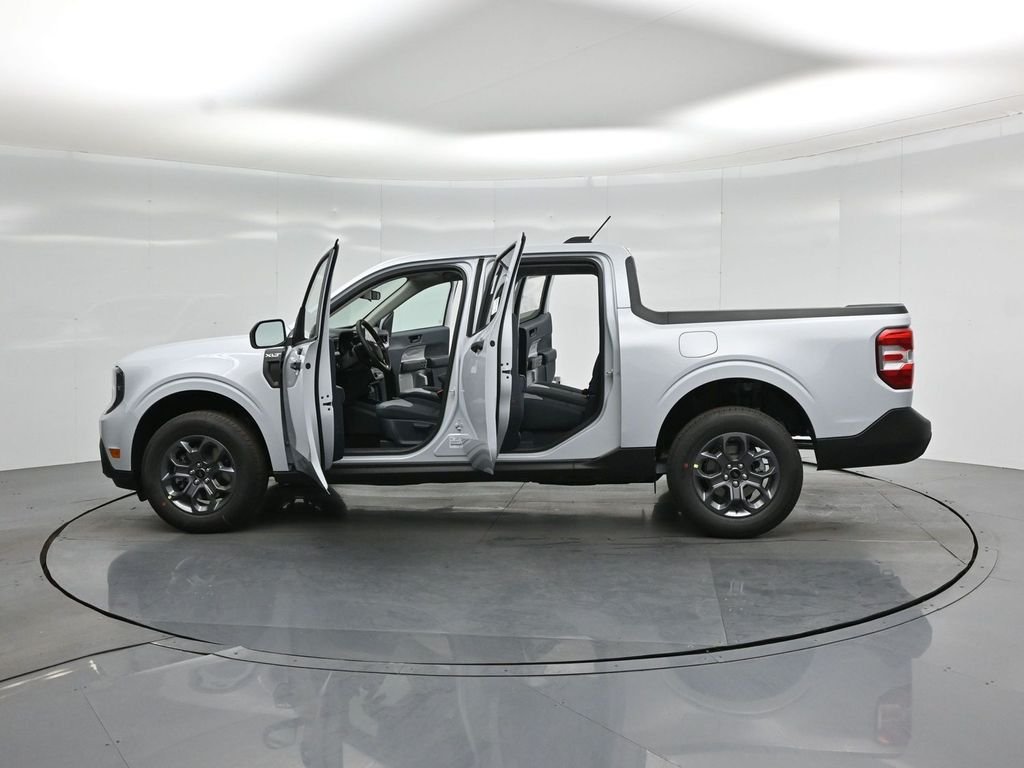 New 2026 Space White Metallic Ford XLT image 28