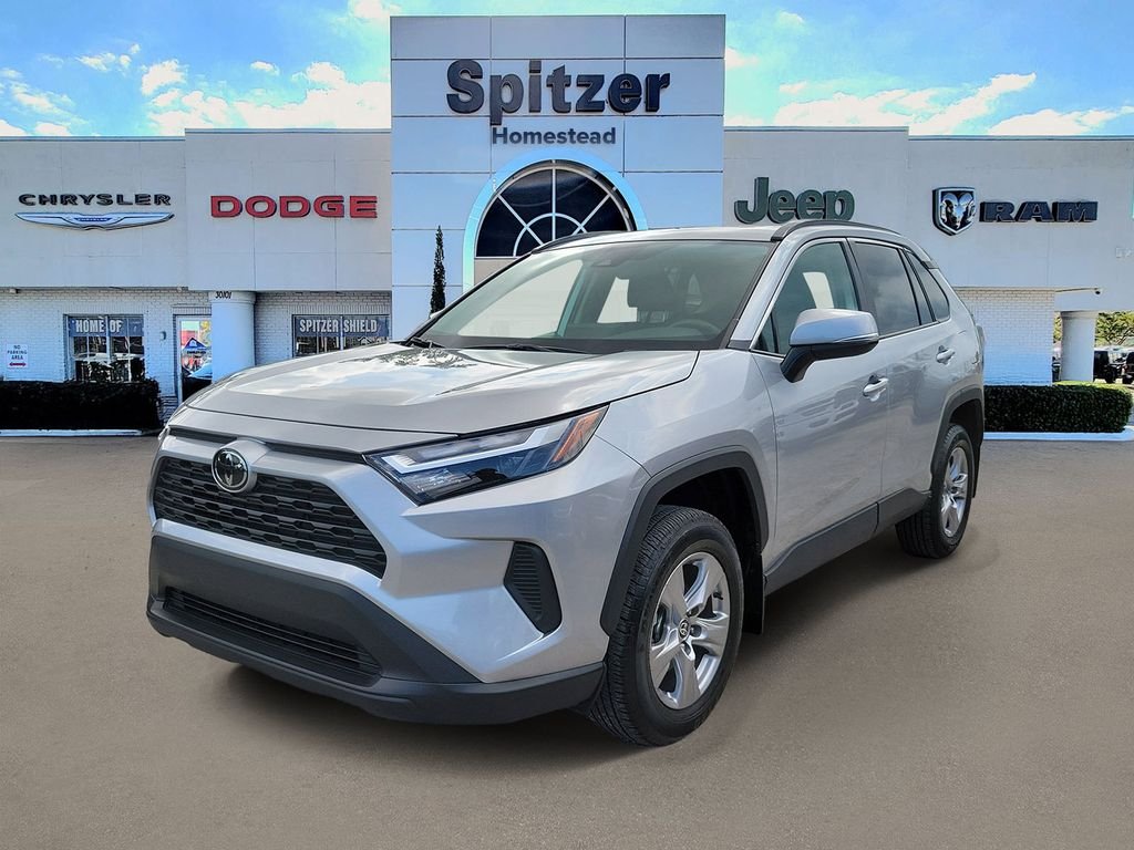 Used 2025 Silver Toyota XLE image 4