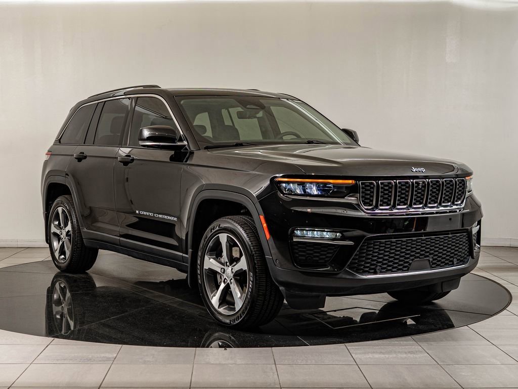 Used 2022 Diamond Black Crystal Pearlcoat Jeep 4xe image 3