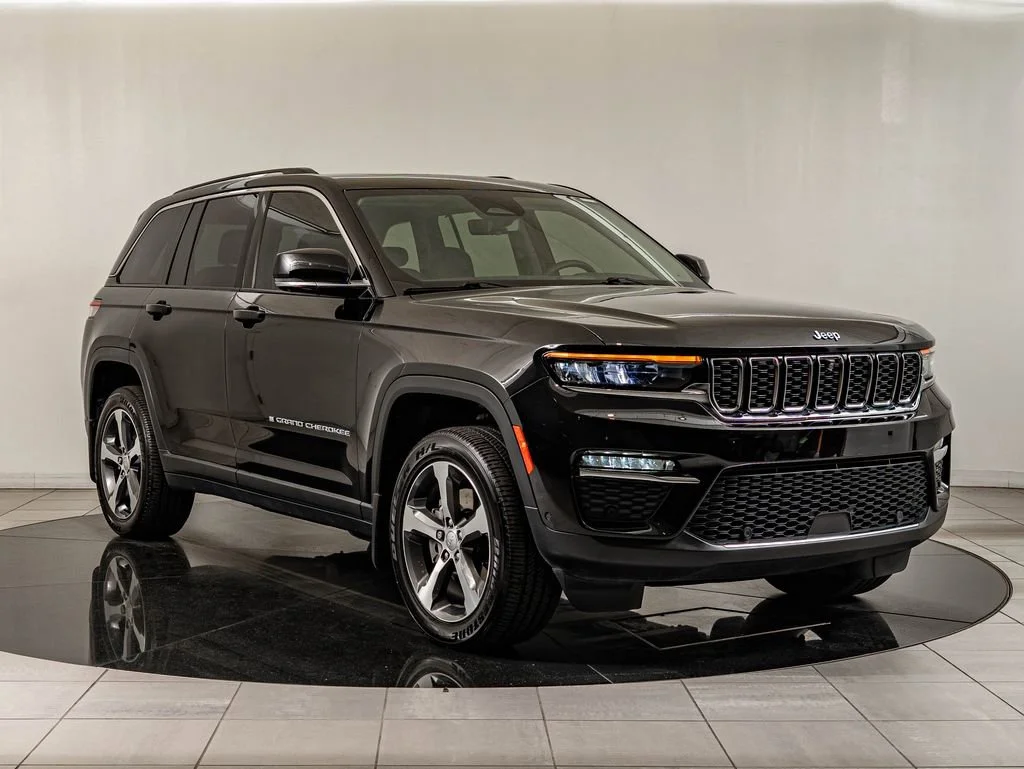 Used 2022 Diamond Black Crystal Pearlcoat Jeep 4xe image 3