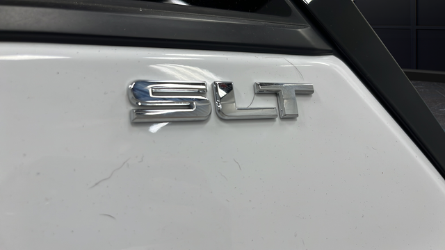 Used 2019 Summit White GMC SLT image 40