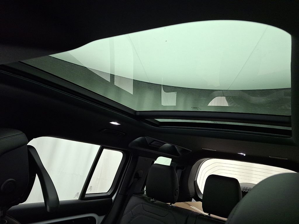 New 2026 Fuji White Land Rover X-Dynamic SE image 10