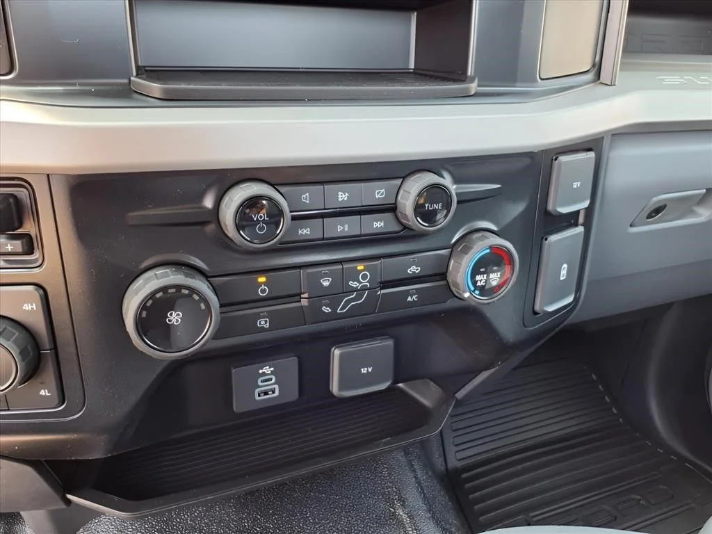 2024 Ford F-450 Super Duty Chassis Cab XL - Photo 16