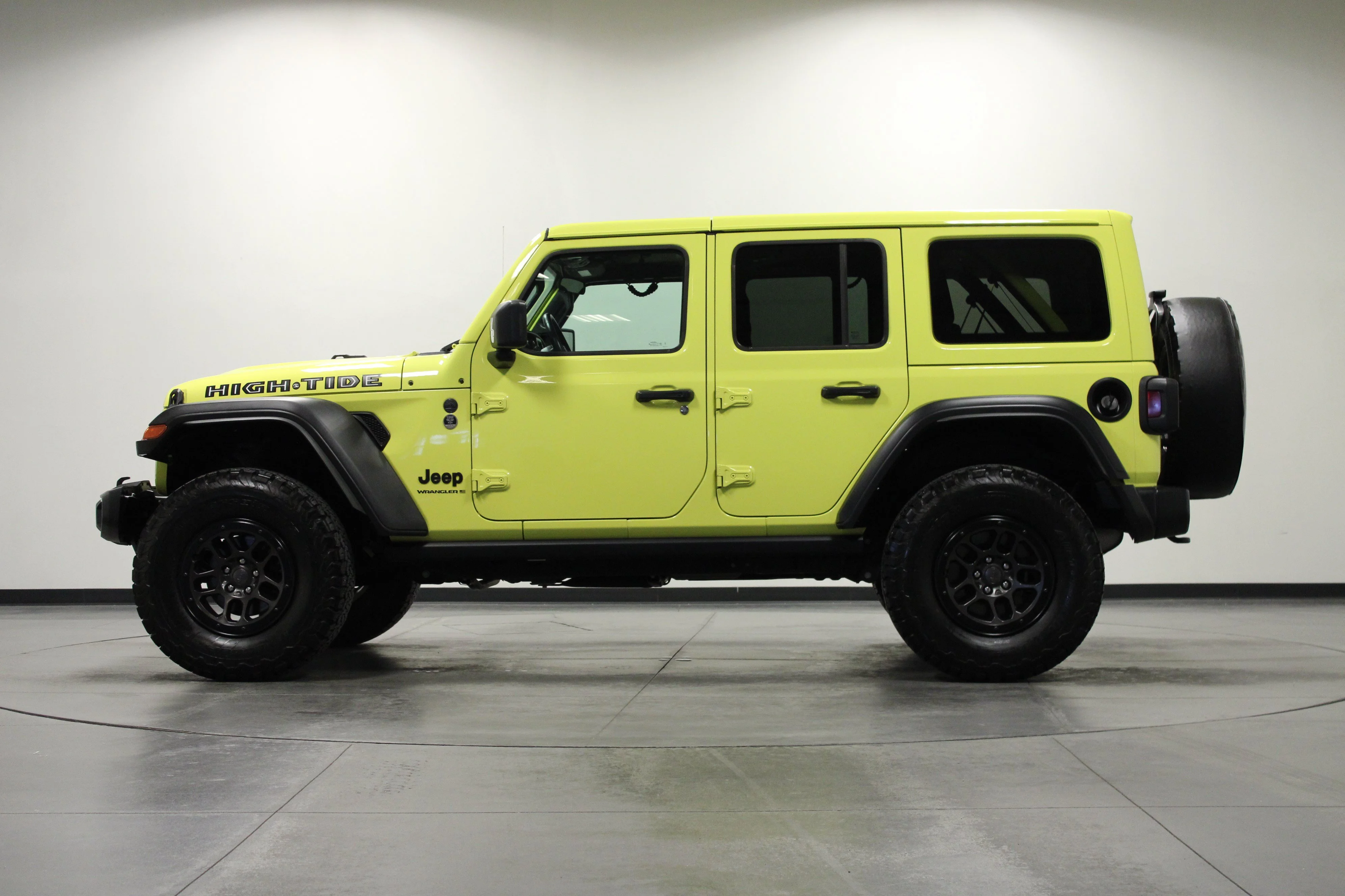 Used 2023 High Velocity Clearcoat Jeep High Tide image 7