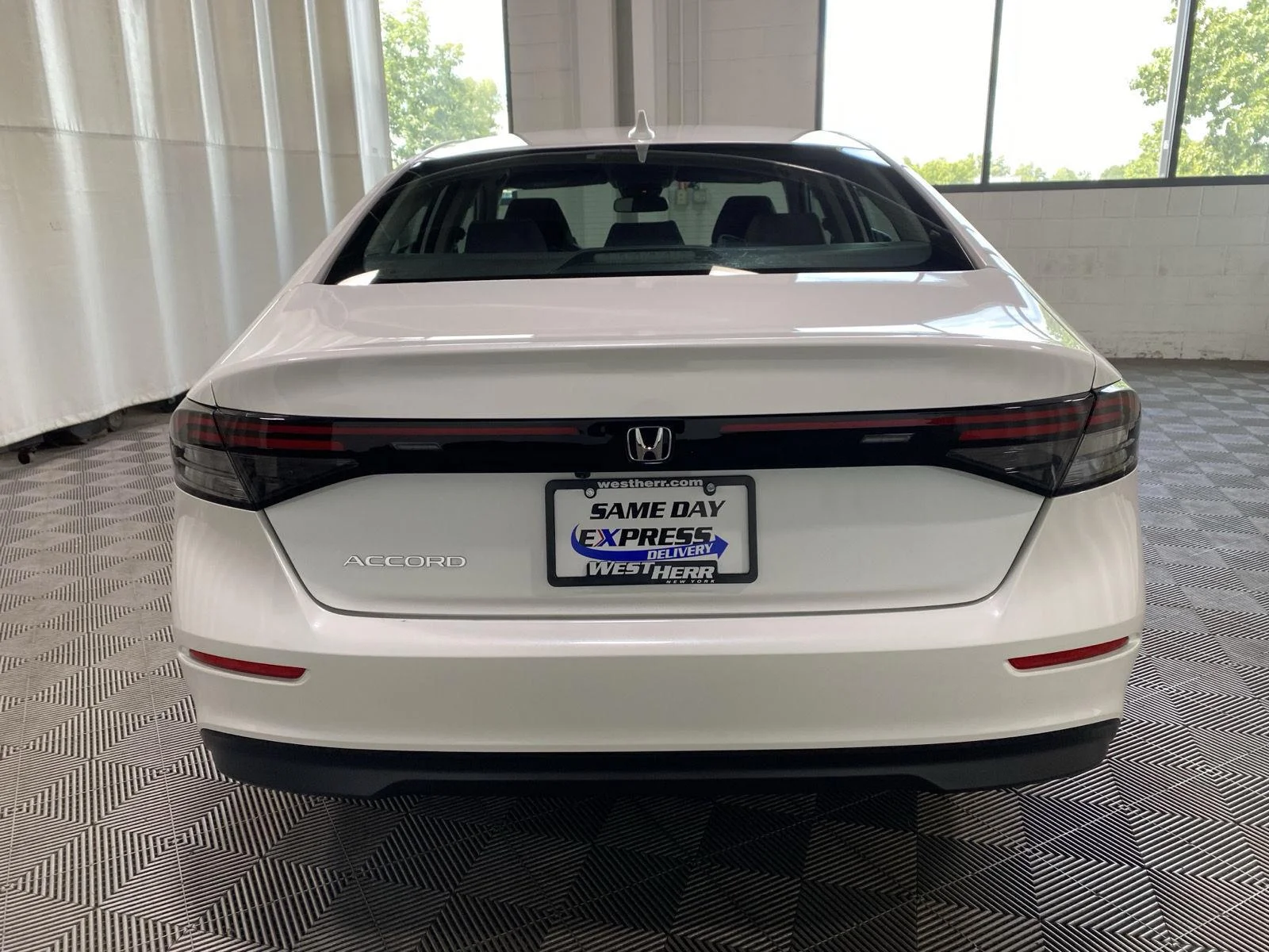Used 2024 Platinum White Pearl Honda LX image 6
