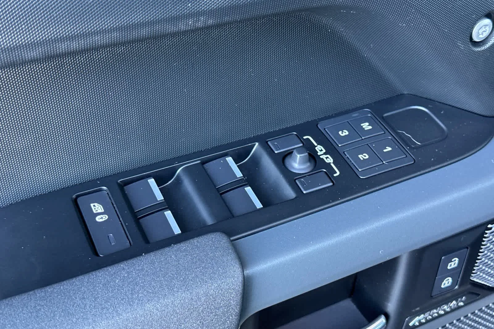 Used 2023 Gondwana Stone Land Rover X-Dynamic SE image 13