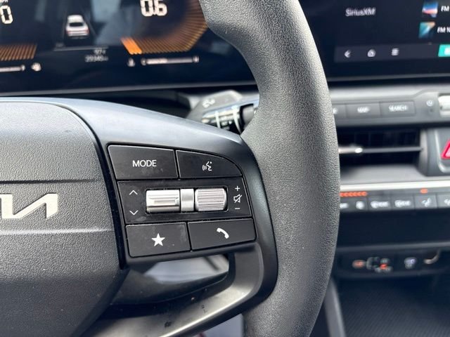 Certified Used 2025 Snow White Pearl Kia LXS image 17