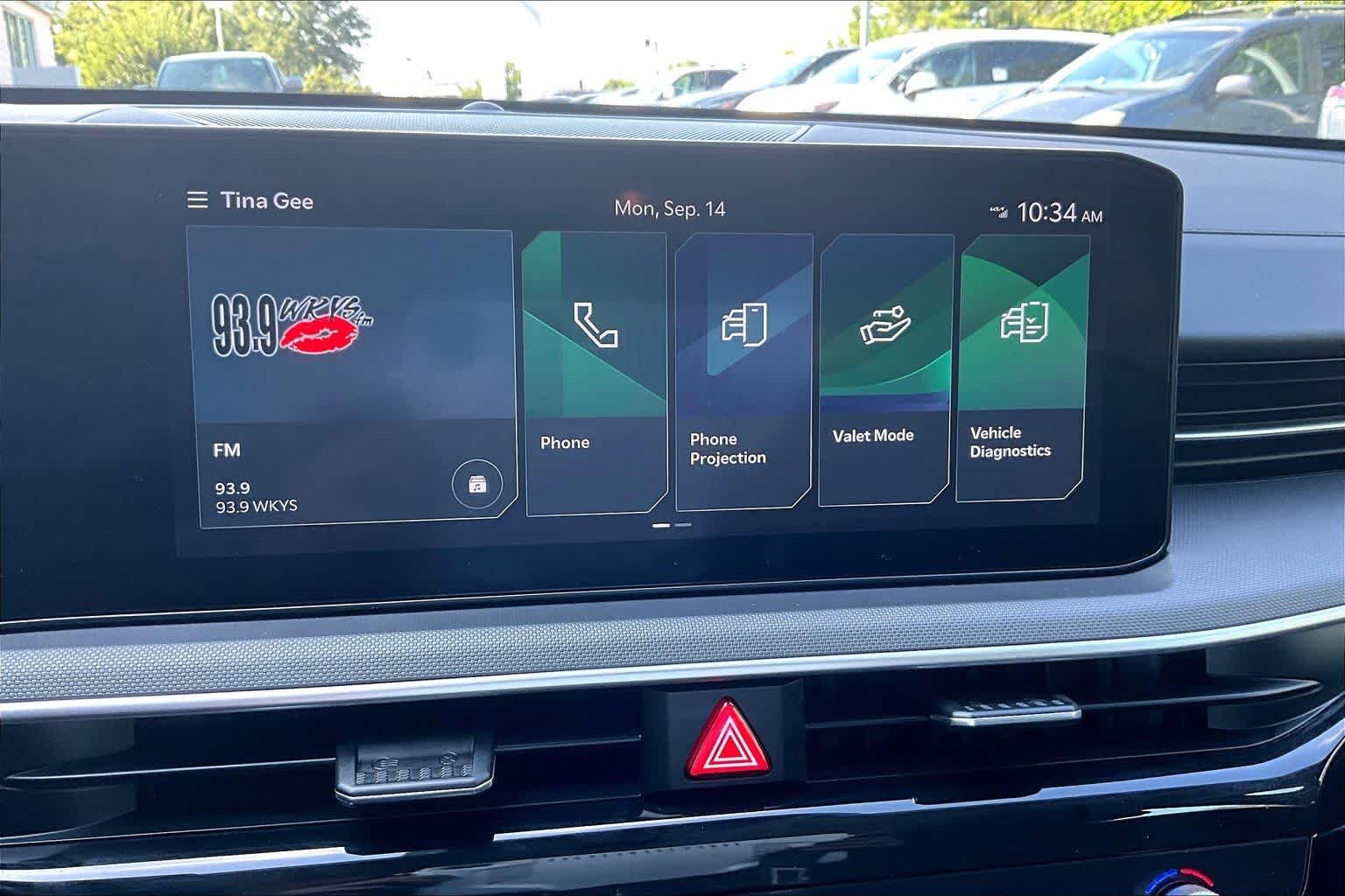 Used 2025 Snow White Pearl Kia LXS image 33