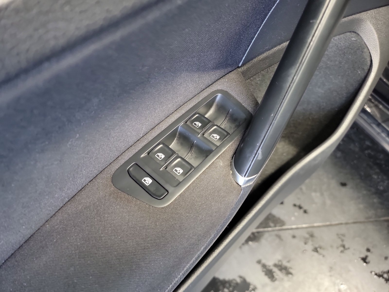 Used 2019 Deep Black Pearl Volkswagen S image 13