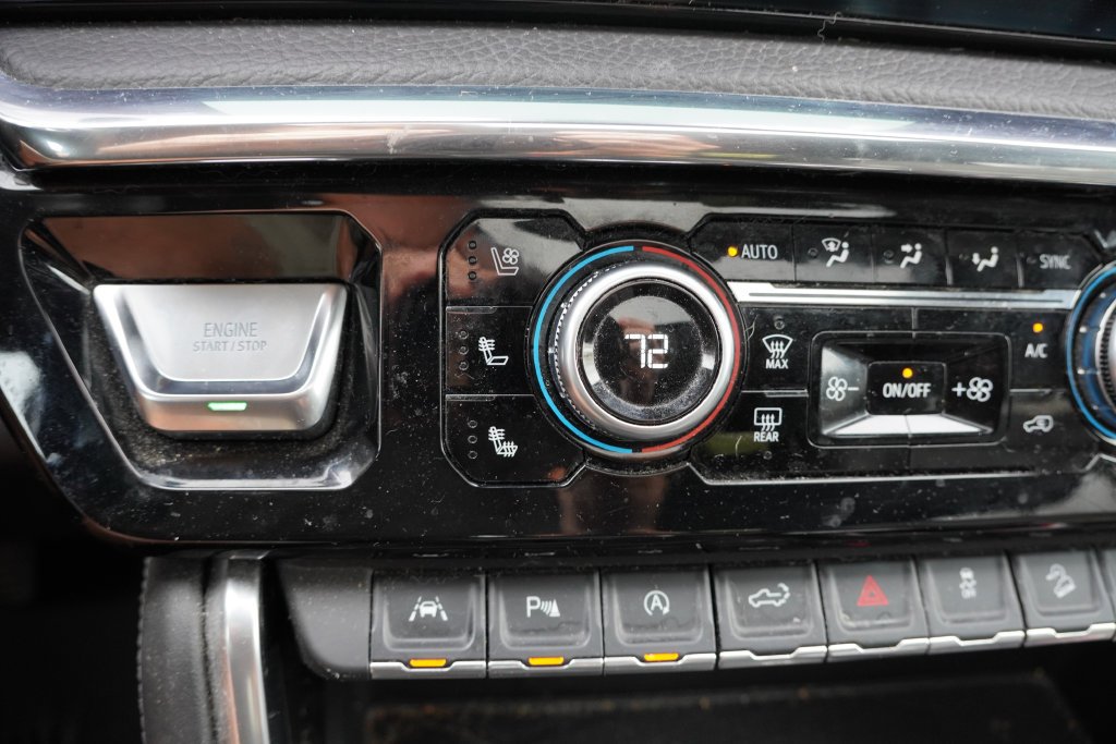 Used 2024 White GMC Denali image 7