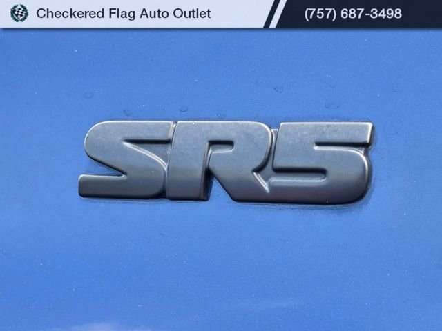 Used 2017 Nautical Blue Metallic Toyota SR5 image 8
