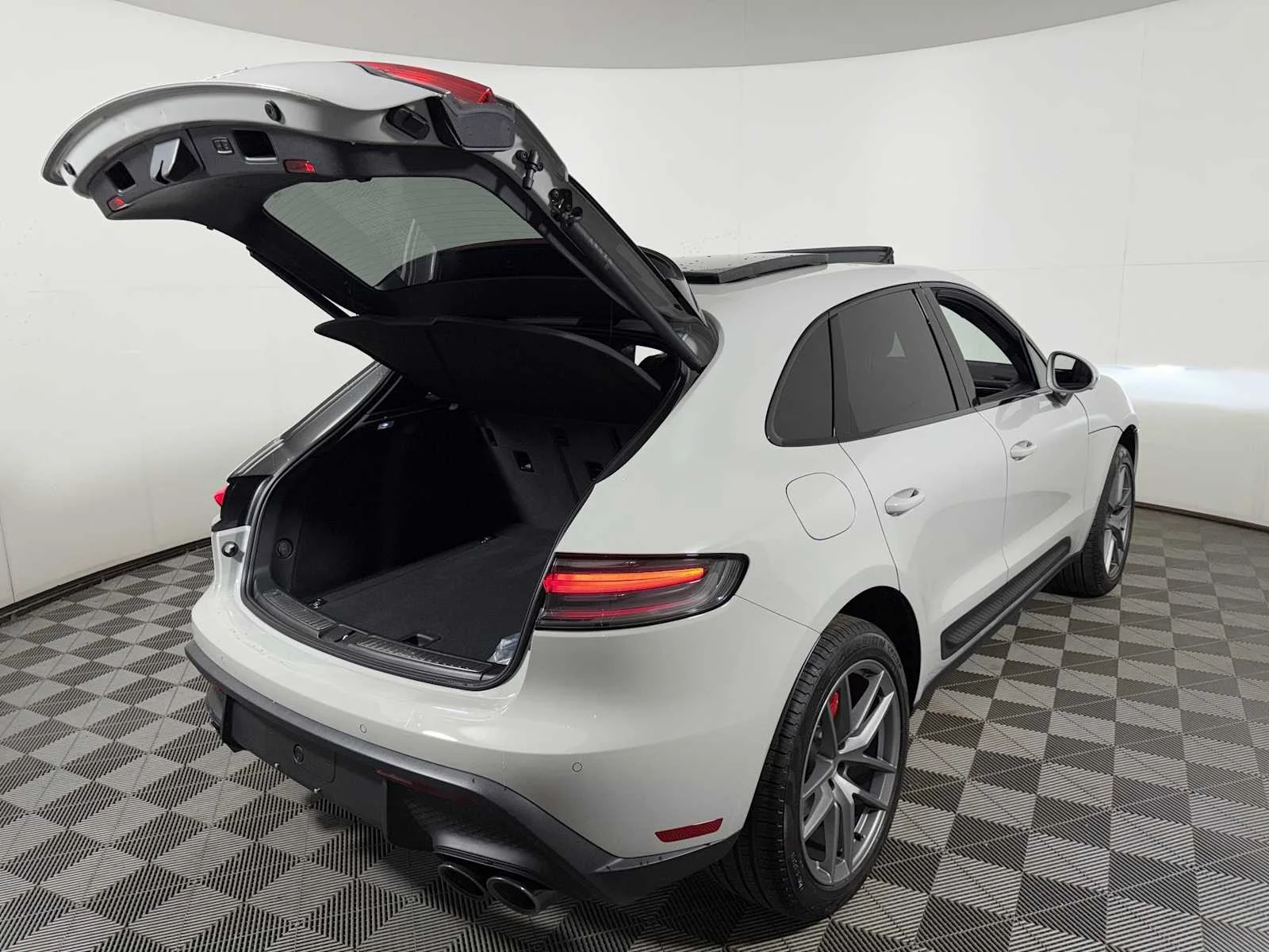 Used 2026 Chalk Porsche S image 23