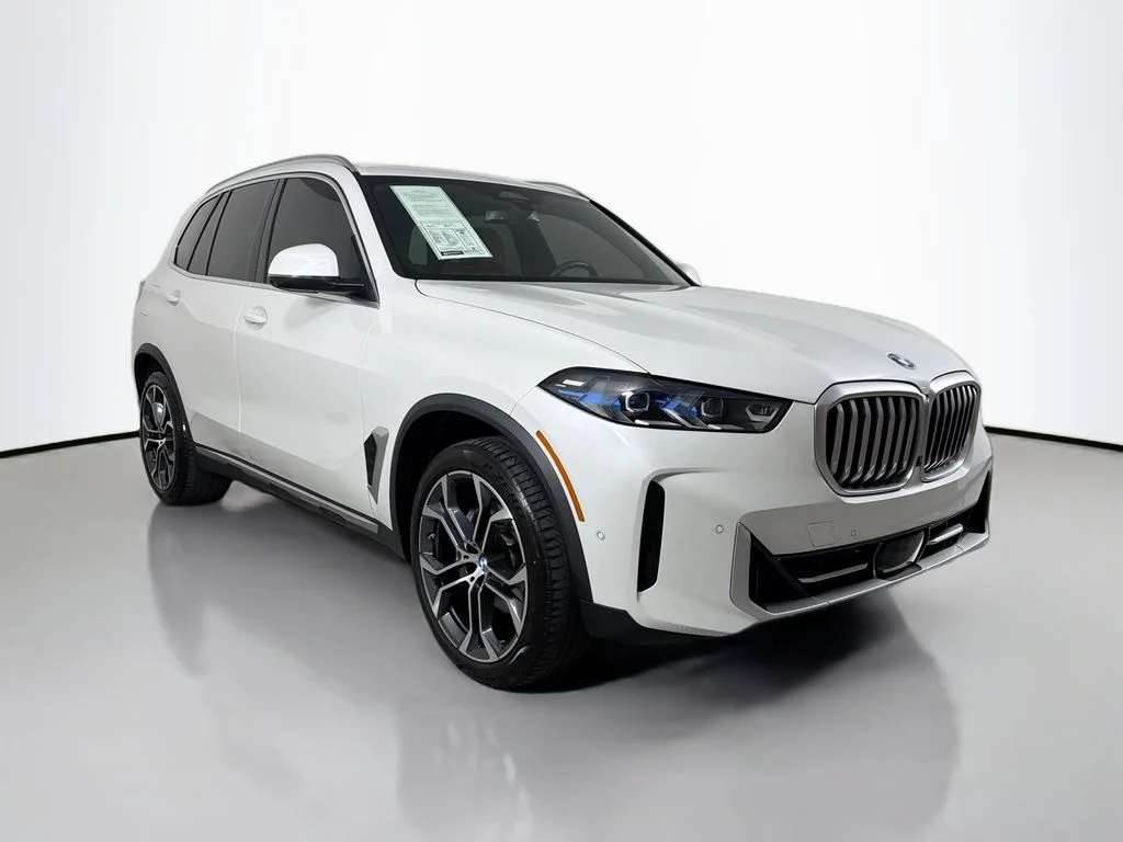 Used 2024 White BMW sDrive40i image 3