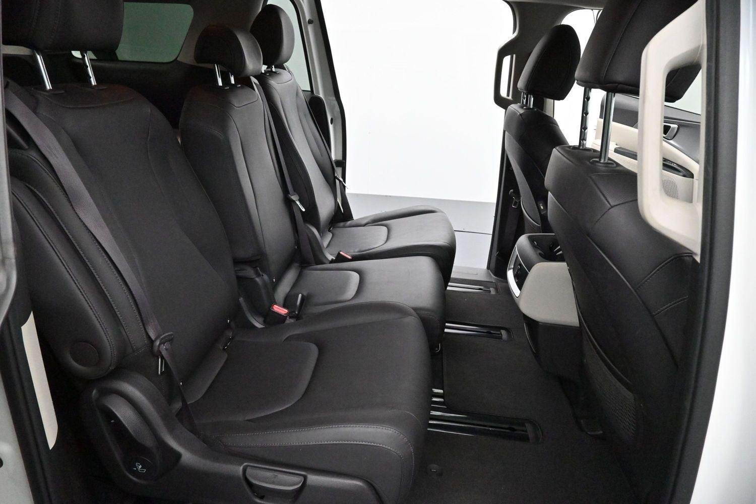 Used 2022 Snow White Pearl Kia LXS image 29