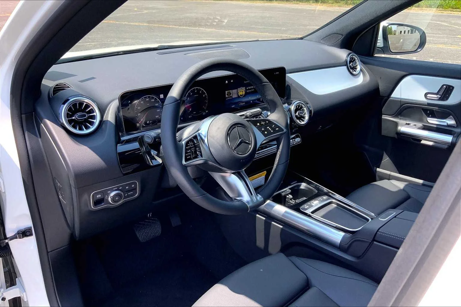 New 2026 Polar White Mercedes-Benz GLA 250 image 8