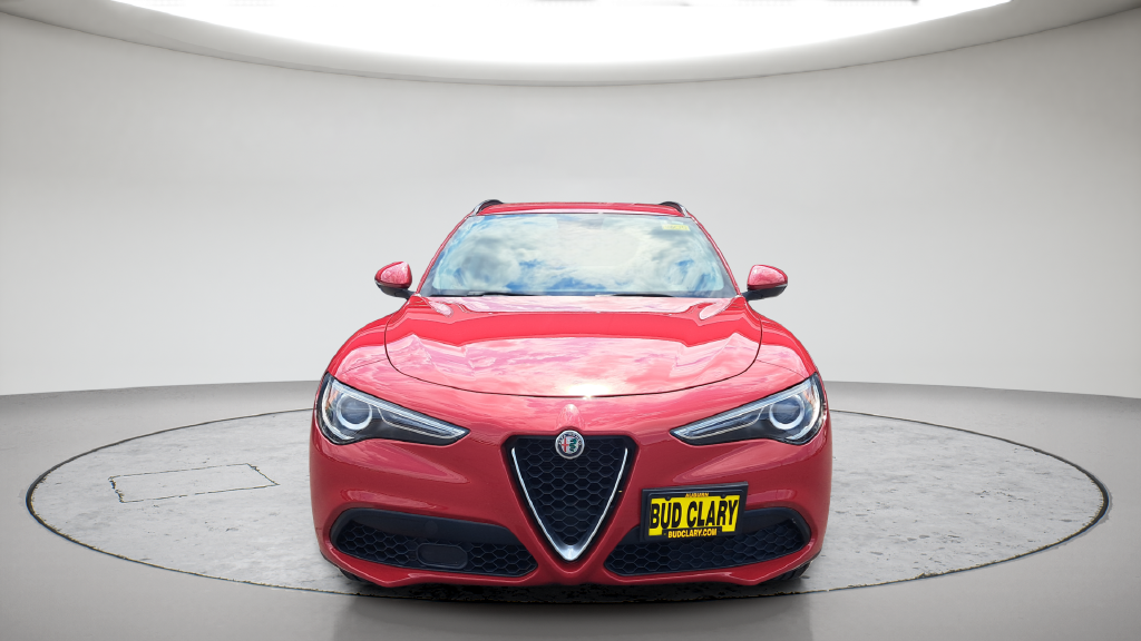 Used 2018 Red Alfa Romeo Base image 2