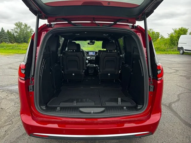 New 2027 Red Hot Pearl-Coat Exterior Paint Chrysler Select image 17