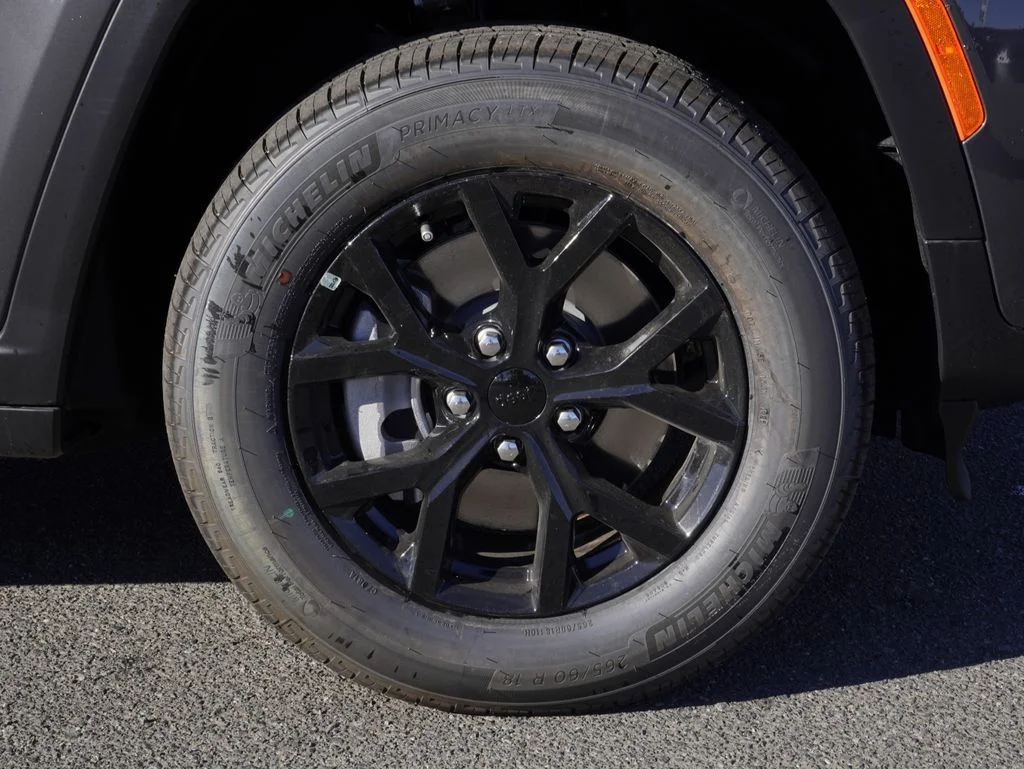 New 2026 Baltic Gray Metallic Clearcoat Jeep Altitude image 9