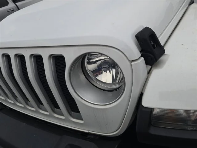 Used 2022 White Jeep Unlimited Sahara image 29