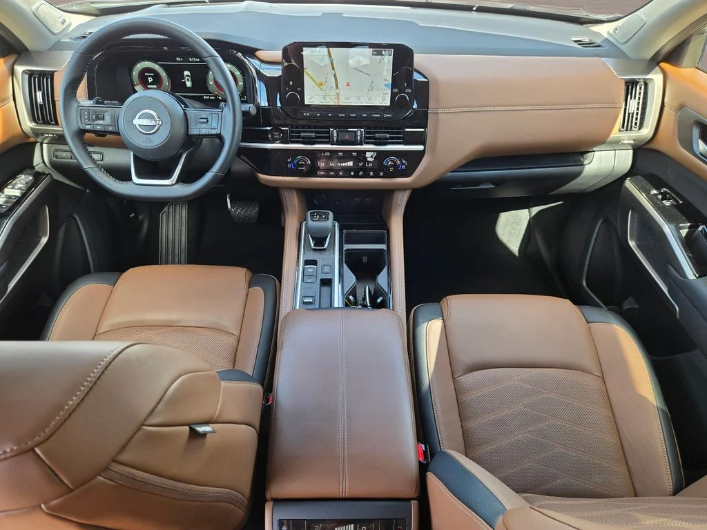Used 2025 White Nissan Platinum image 16