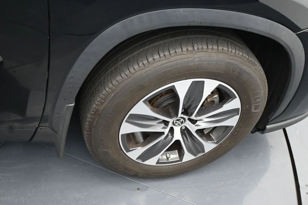 Used 2022 Black Toyota XLE image 10