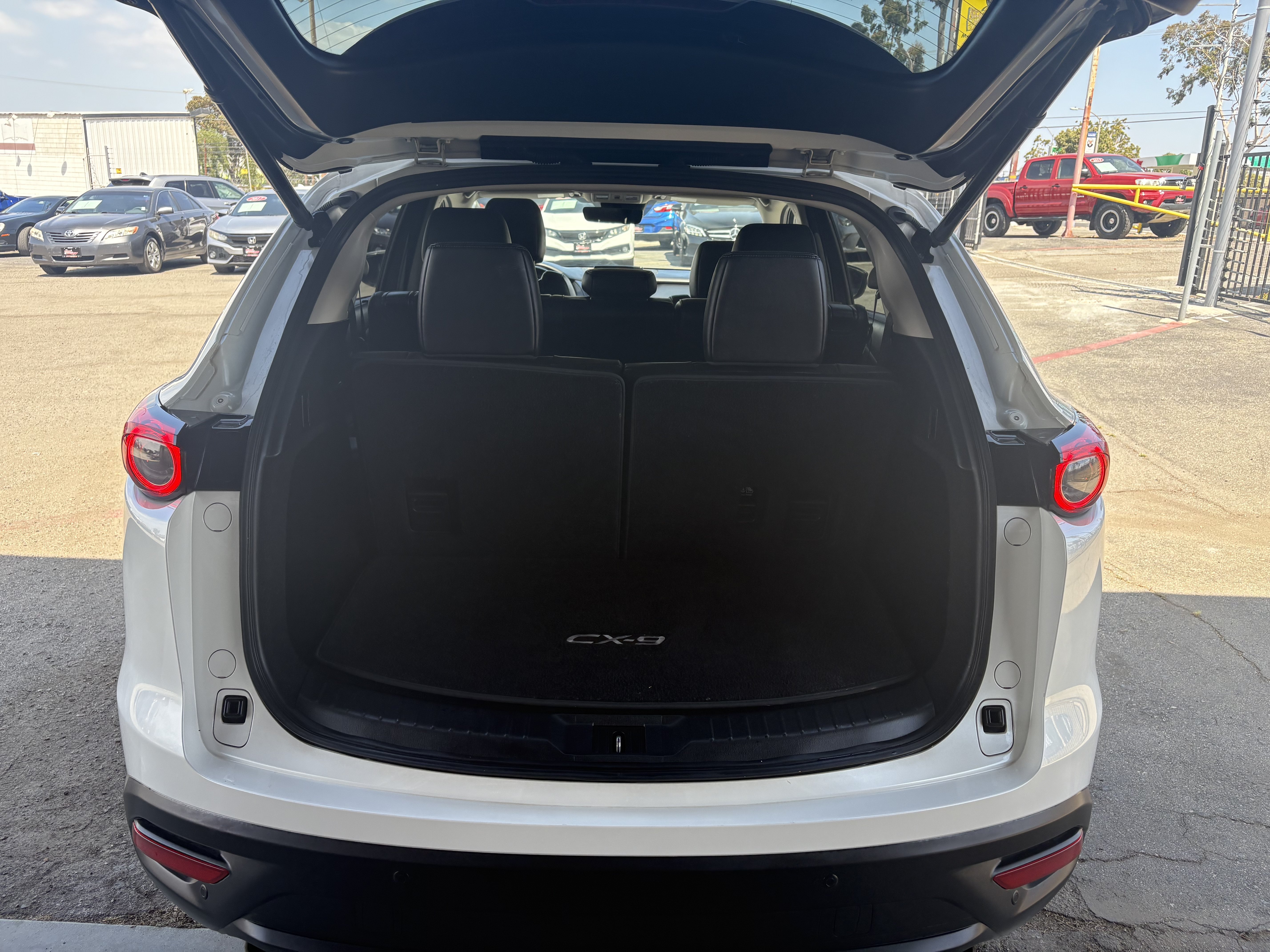 Used 2019 Snowflake White Pearl Mica Mazda Touring image 6