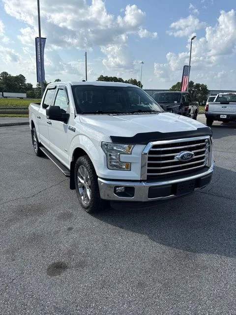 Used 2016 White Ford XLT image 1