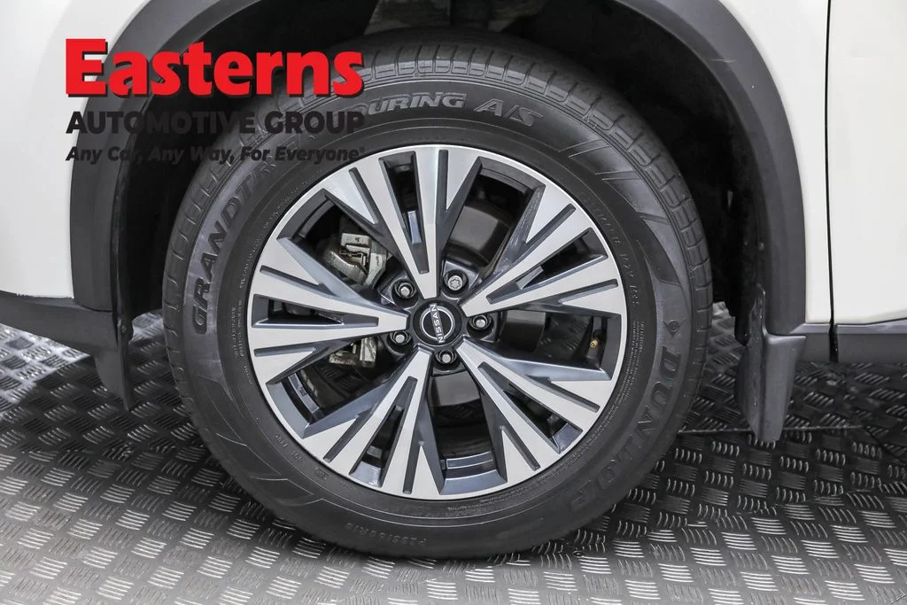 Used 2022 White Nissan SV image 32