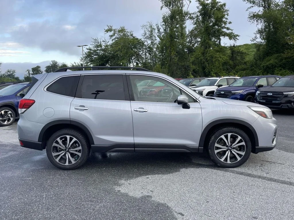 Used 2020 Ice Silver Metallic Subaru Limited image 31