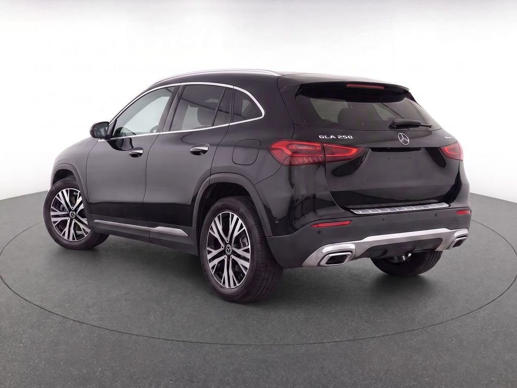 Used 2025  Mercedes-Benz GLA 250 image 4